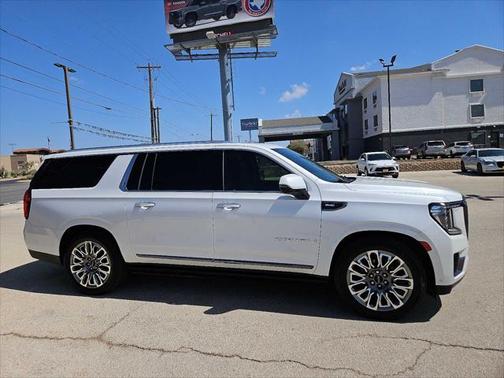 2023 GMC Yukon XL Denali Ultimate