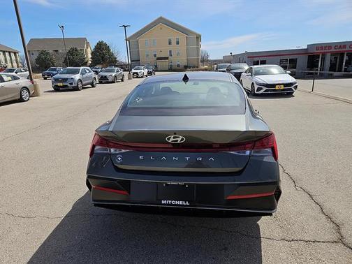 2025 Hyundai ELANTRA SEL