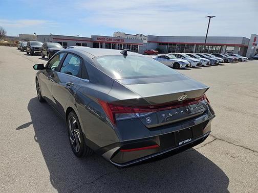 2025 Hyundai ELANTRA SEL