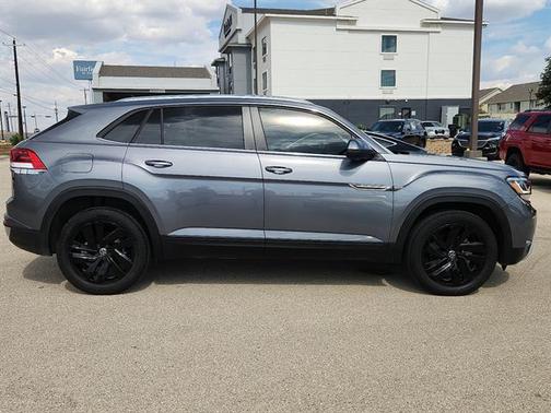 2023 Volkswagen Atlas Cross Sport 2.0T SE w/Technology
