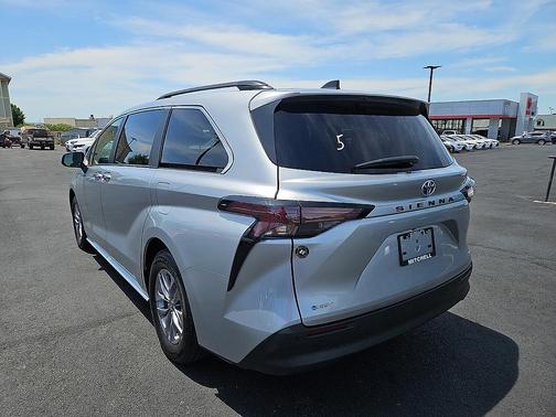 Celestial Silver Metallic 2025 Toyota Sienna XLE