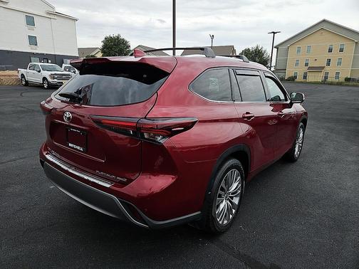 Ruby Flare Pearl 2024 Toyota Highlander Platinum