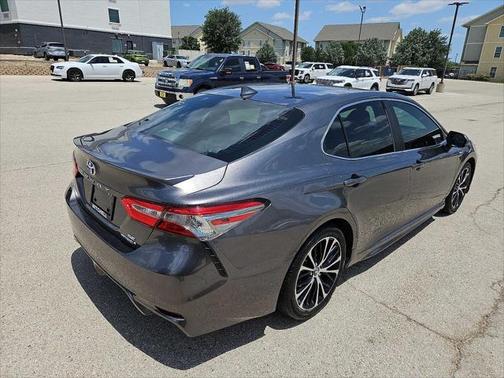2019 Toyota Camry Hybrid SE