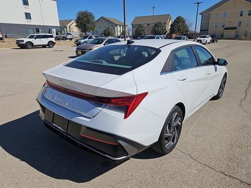 2025 Hyundai ELANTRA SEL