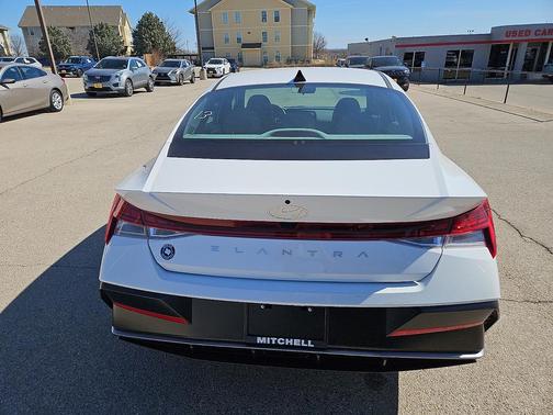 2025 Hyundai ELANTRA SEL