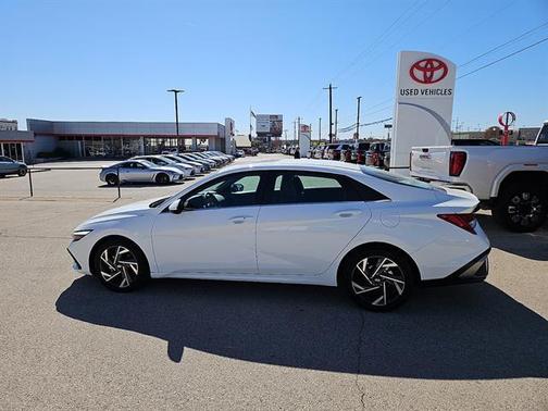 2025 Hyundai ELANTRA SEL