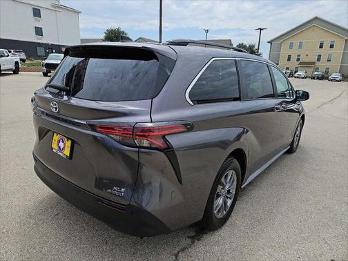 2021 Toyota Sienna XLE 8 Passenger