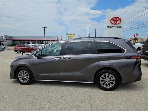 2021 Toyota Sienna XLE 8 Passenger