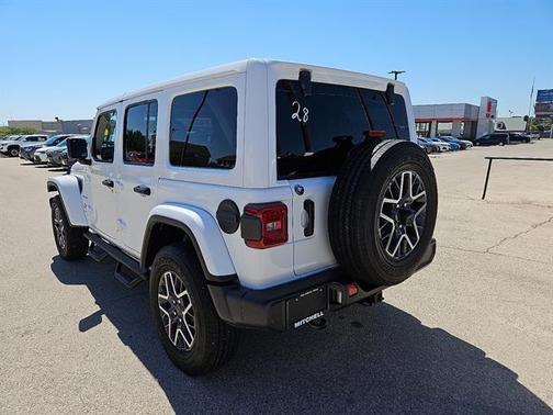 2024 Jeep Wrangler 4-Door Sahara 4x4