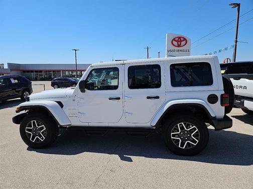 2024 Jeep Wrangler 4-Door Sahara 4x4