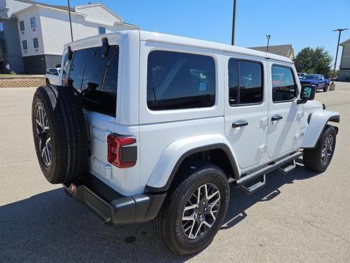 2024 Jeep Wrangler 4-Door Sahara 4x4
