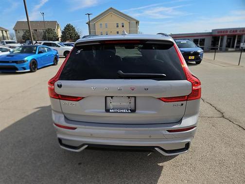 2023 Volvo XC60 B5 Plus Dark Theme