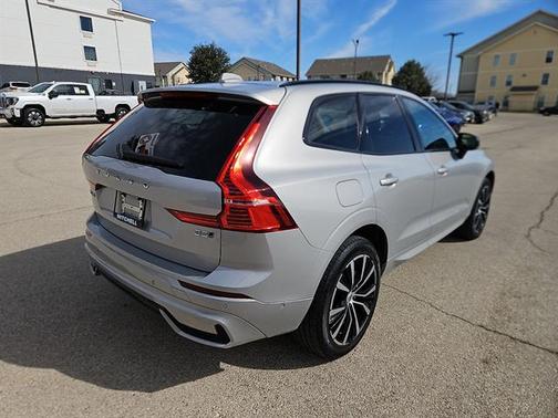 2023 Volvo XC60 B5 Plus Dark Theme