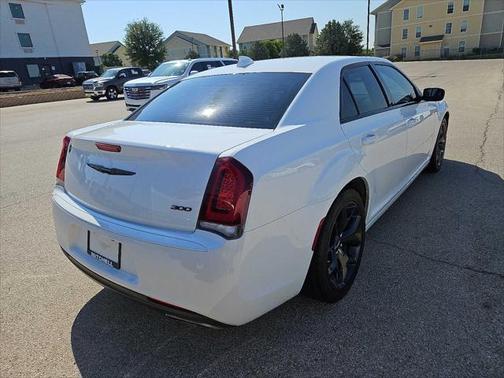 2021 Chrysler 300 Touring