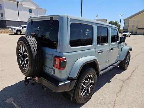 2024 Jeep Wrangler 4-Door Sahara 4x4