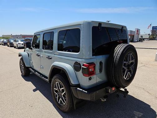 2024 Jeep Wrangler 4-Door Sahara 4x4