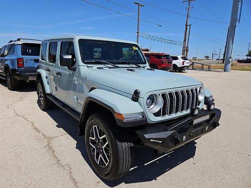 2024 Jeep Wrangler 4-Door Sahara 4x4