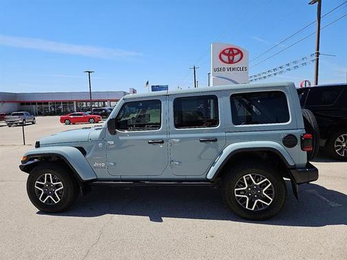 2024 Jeep Wrangler 4-Door Sahara 4x4