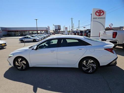 2025 Hyundai ELANTRA SEL