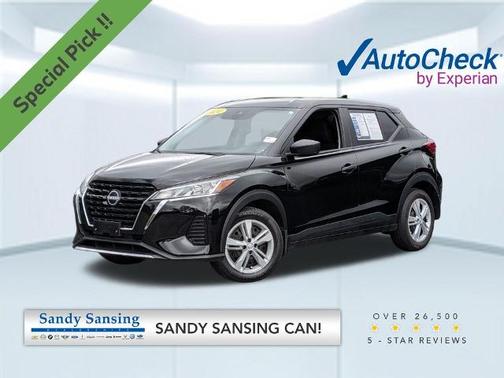Super Black 2024 Nissan Kicks S