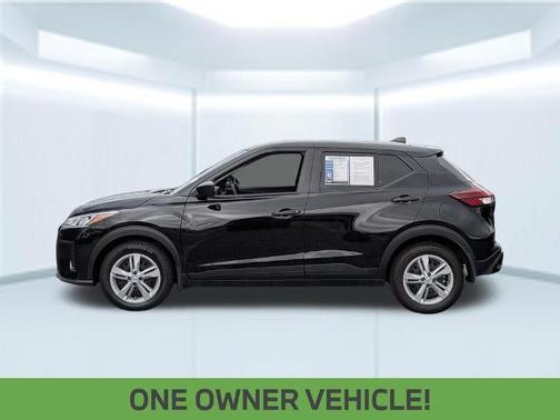 Super Black 2024 Nissan Kicks S