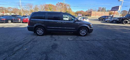 2014 Chrysler Town & Country Touring-L