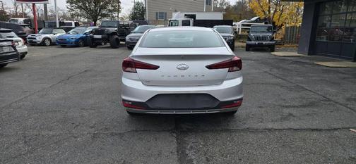 2019 Hyundai ELANTRA SE