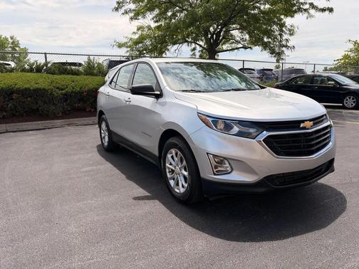 Silver Ice Metallic 2018 Chevrolet Equinox LS