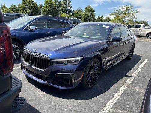 2022 BMW 740 i