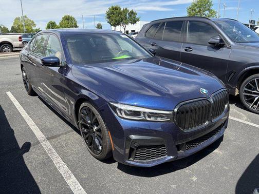2022 BMW 740 i