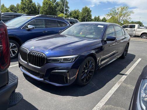 2022 BMW 740 i