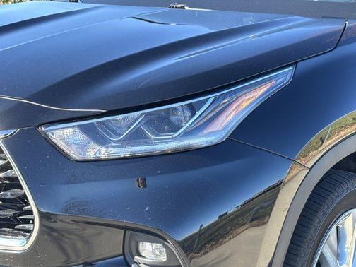 2022 Toyota Highlander Hybrid Limited