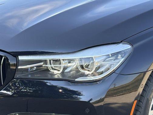2019 BMW 740 740i