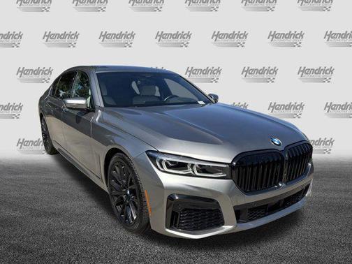 2022 BMW 740 i
