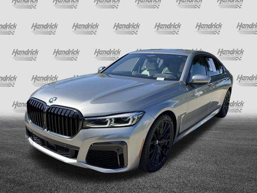 2022 BMW 740 i