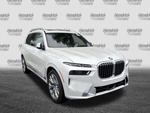 Mineral White Metallic 2026 BMW X7 xDrive40i