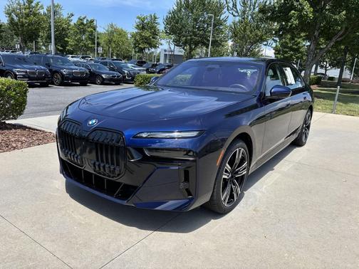 Tanzanite Blue II Metallic 2023 BMW i7 xDrive60
