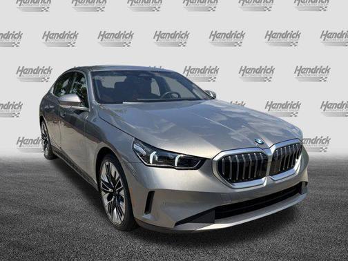 2025 BMW 530 i