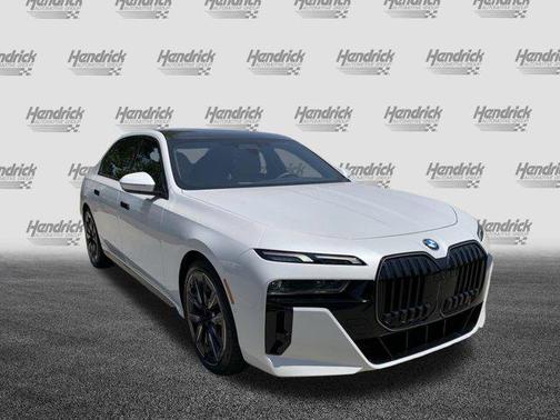 2025 BMW 740 i