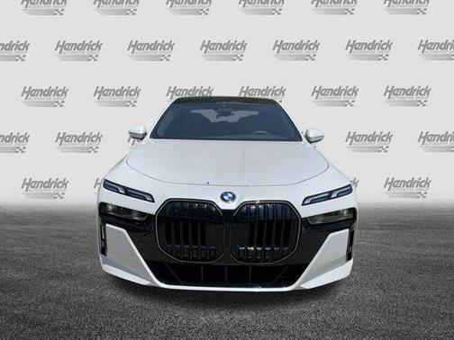 2025 BMW 740 i