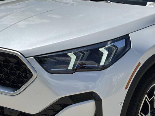 Mineral White Metallic 2026 BMW X2 xDrive28i
