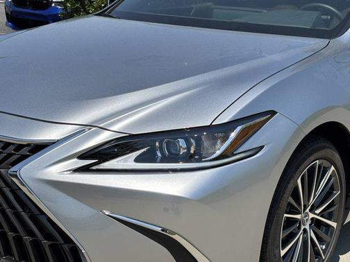 2025 Lexus ES 300h Base