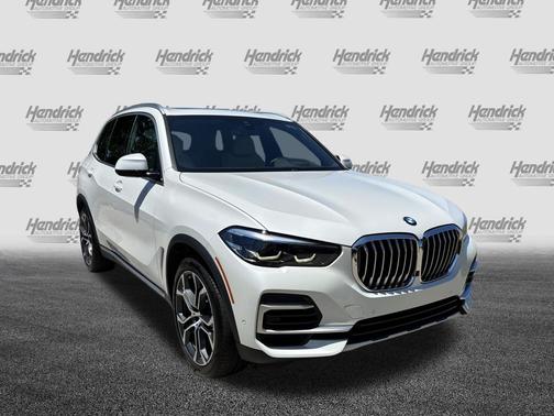 Mineral White Metallic 2022 BMW X5 sDrive40i
