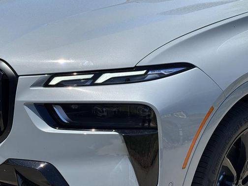 Brooklyn Grey Metallic 2027 BMW X7 xDrive40i