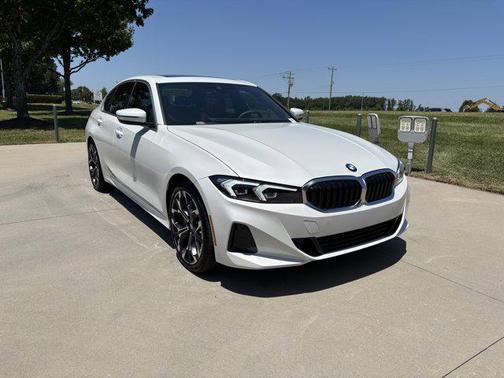 Mineral White Metallic 2025 BMW 330 i