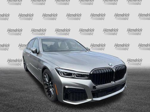 2022 BMW 740 i