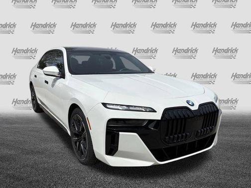 Alpine White 2023 BMW 760 i xDrive