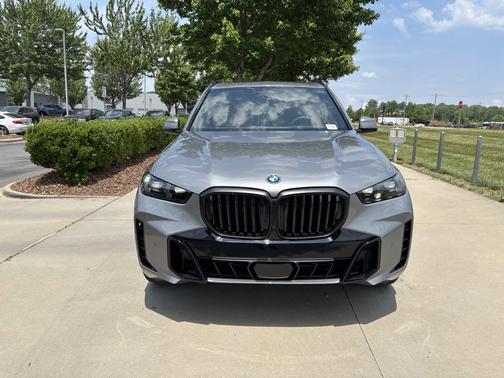 Skyscraper Grey Metallic 2026 BMW X5 sDrive40i