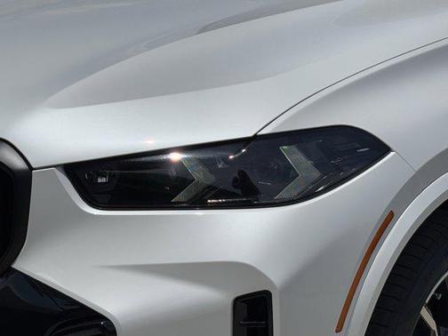 Mineral White Metallic 2026 BMW X5 xDrive40i
