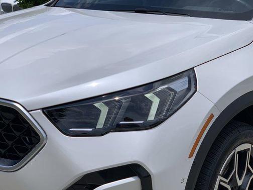 2025 BMW X2 xDrive28i